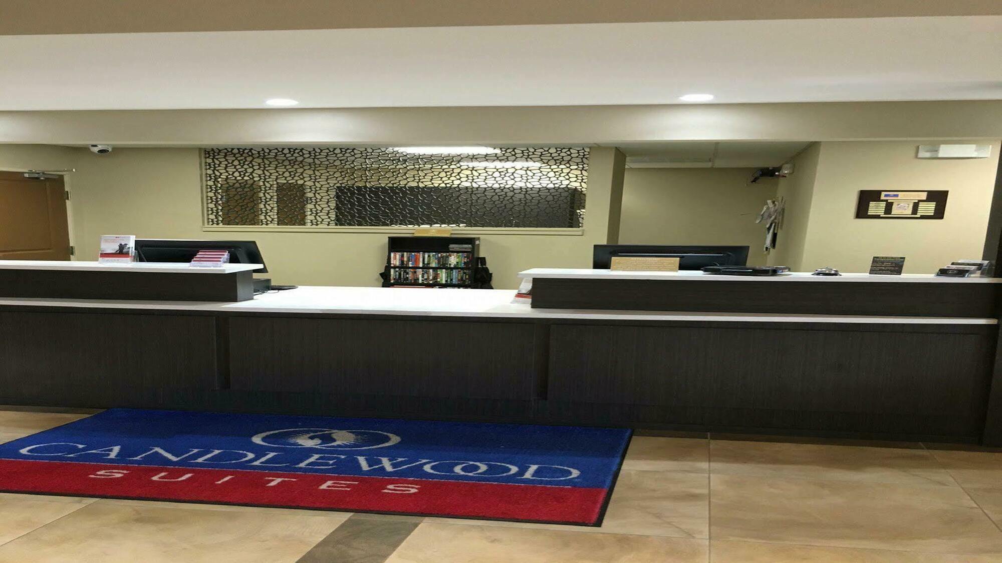 士麦那烛木套房酒店 外观 照片